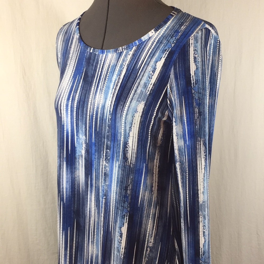 Amanda Women Blue Stripe Top Size Medium